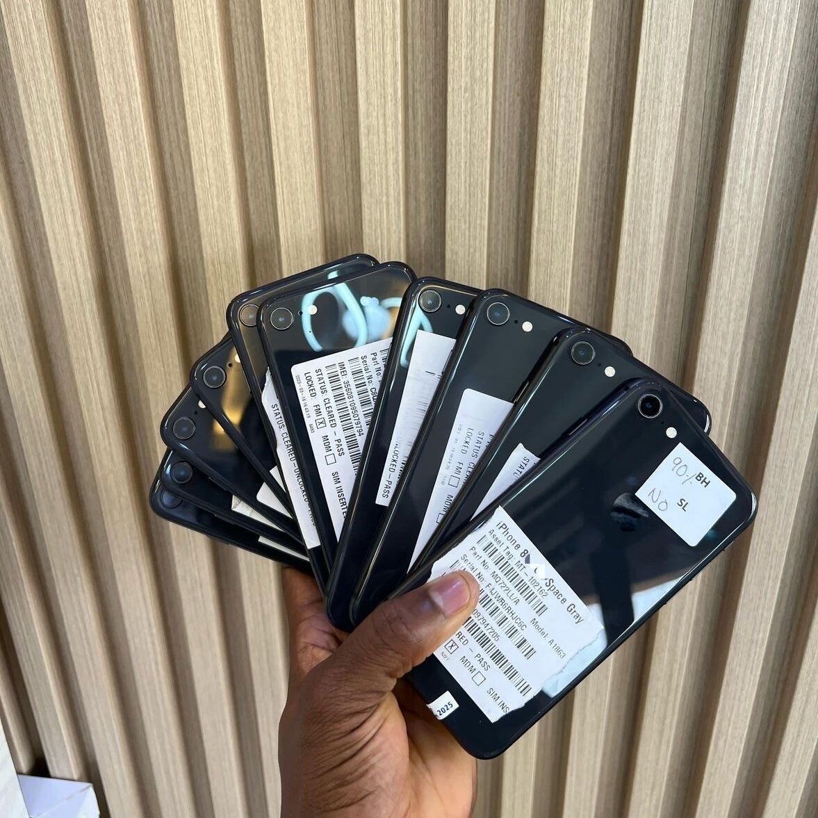 Product image thumbnail: iPhone 8 64Go