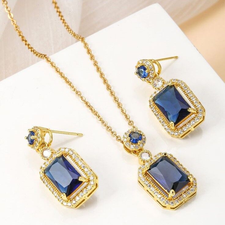 Product image thumbnail: 2 in 1 glamorous set