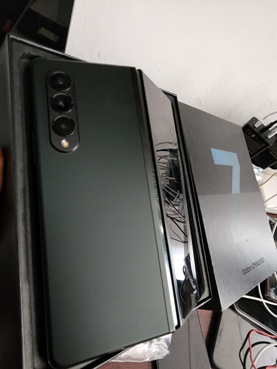 Product image thumbnail: SAMSUNG GALAXY ZFOLD3 5G - 256G