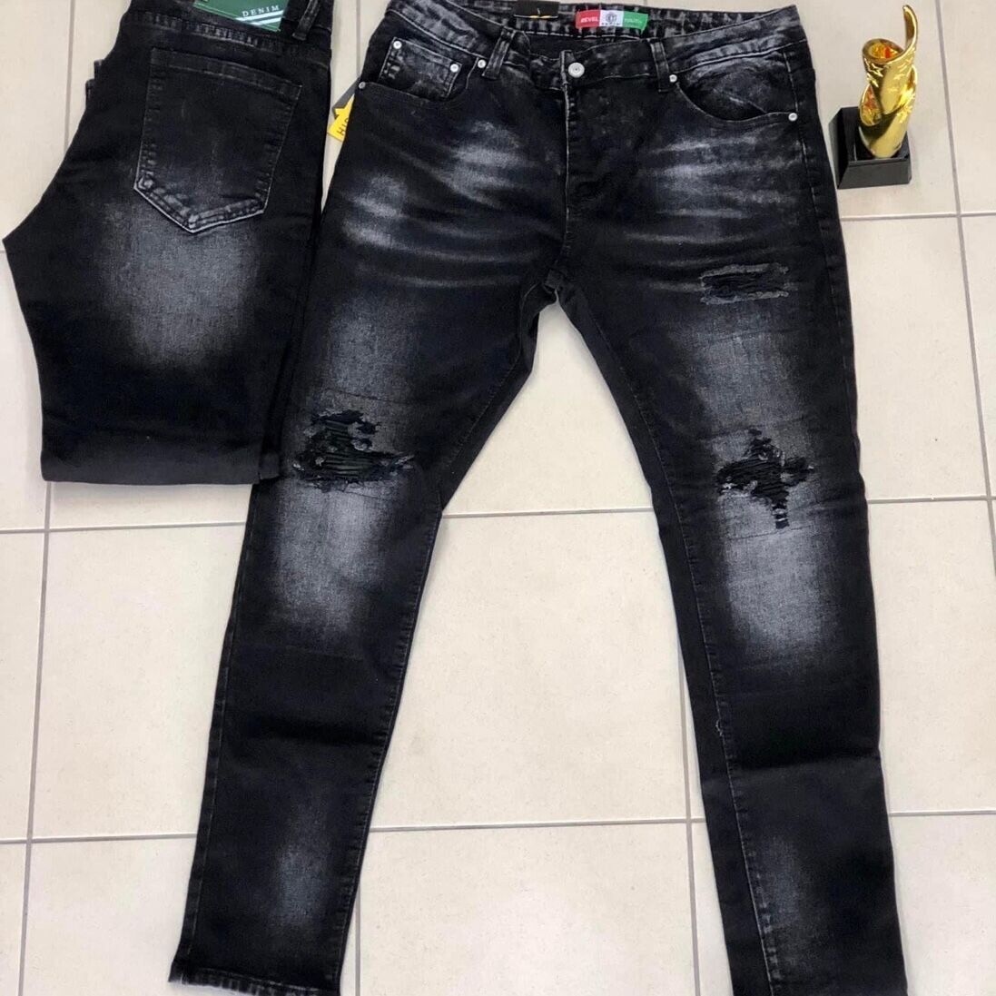 Product image thumbnail: pantalon jean destroy