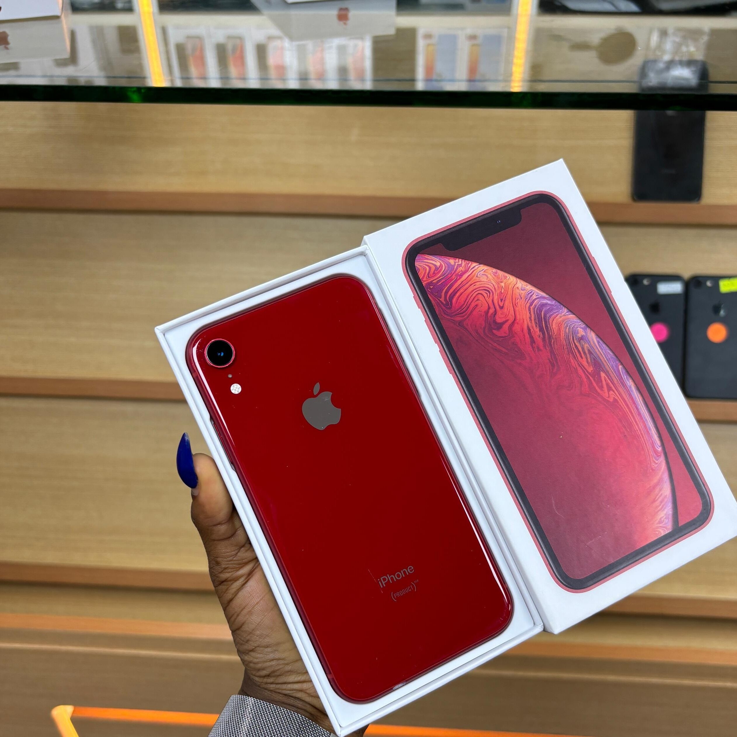 Product image thumbnail: APPLE IPHONE XR ROUGE 64G USA