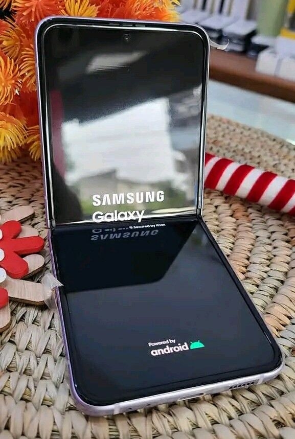 Product image thumbnail: SAMSUNG GALAXY ZFLIP3 5G - 128G ROM