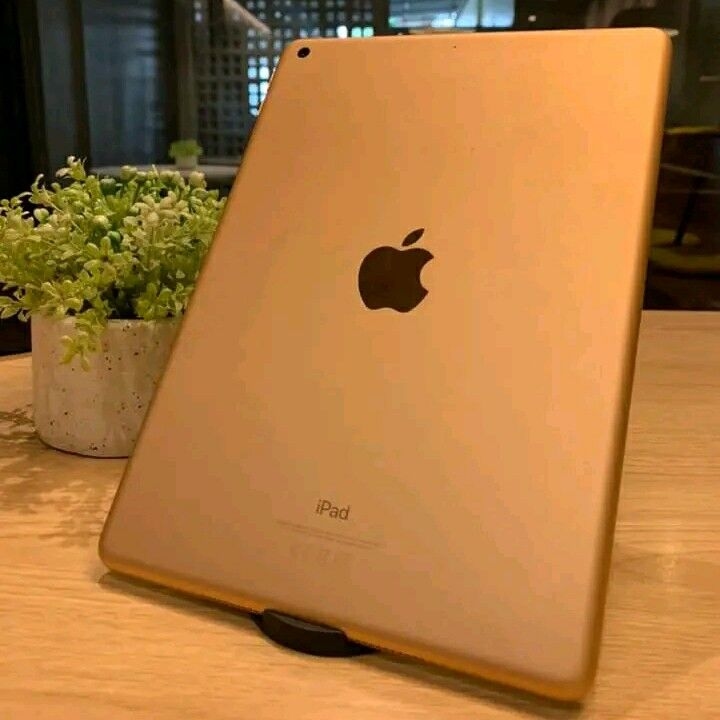 Product image thumbnail: IPAD 6E GENERATION 32G