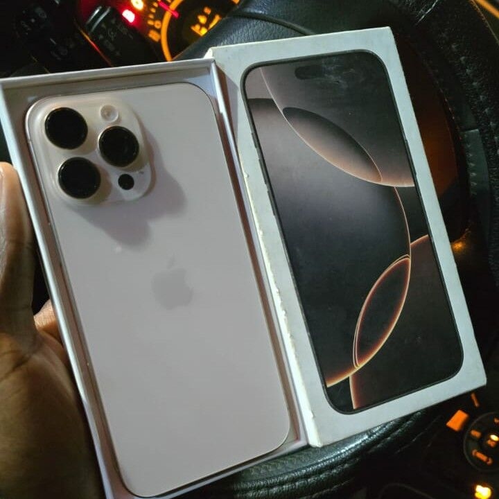 Image du produit : 16promax 256G E-sim jamais utilisé