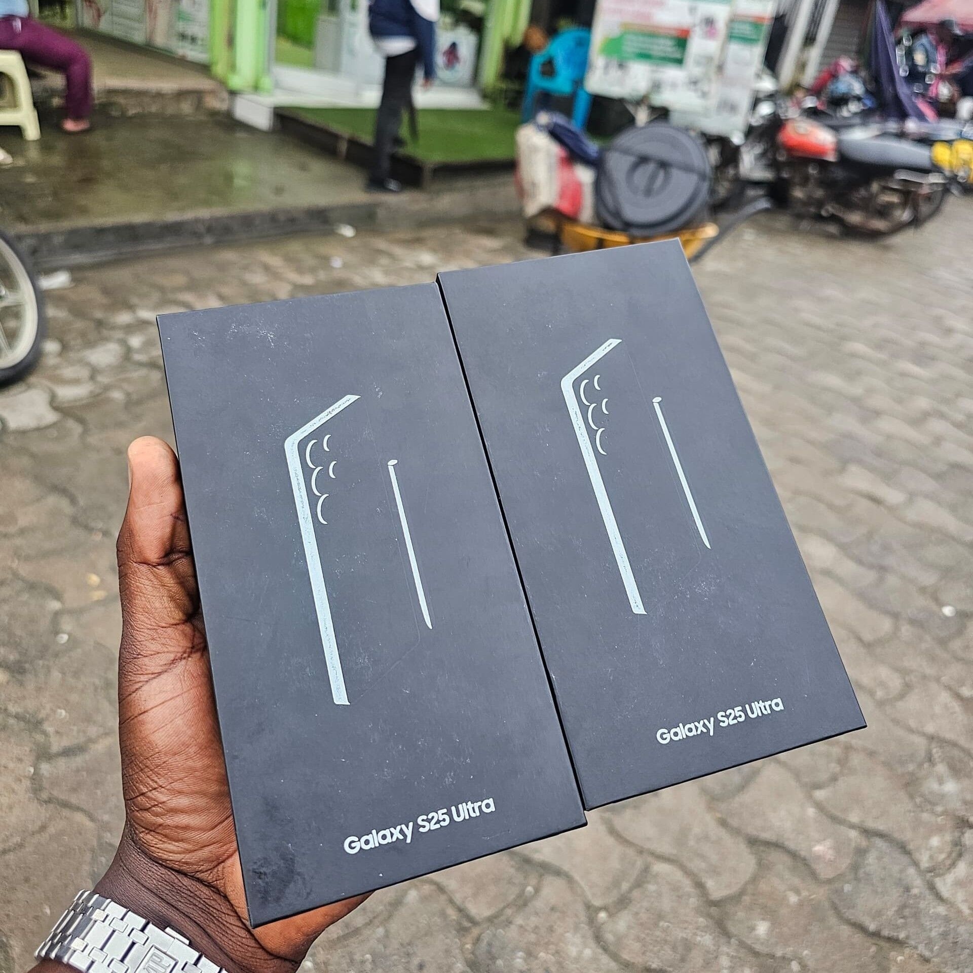 Product image thumbnail: SAMSUNG GALAXY S25 ULTRA 5G 256G