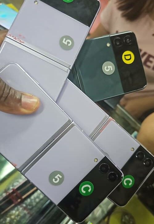 Product image thumbnail: SAMSUNG GALAXY ZFLIP5 5G 256G