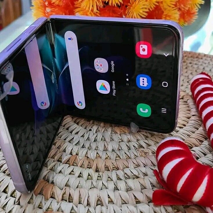 Product image thumbnail: SAMSUNG GALAXY ZFLIP4 5G 128G