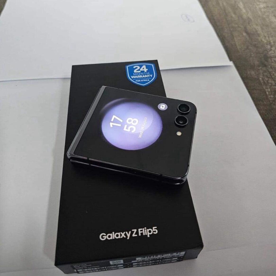 Product image thumbnail: GALAXY FLIP 5 256 / 8