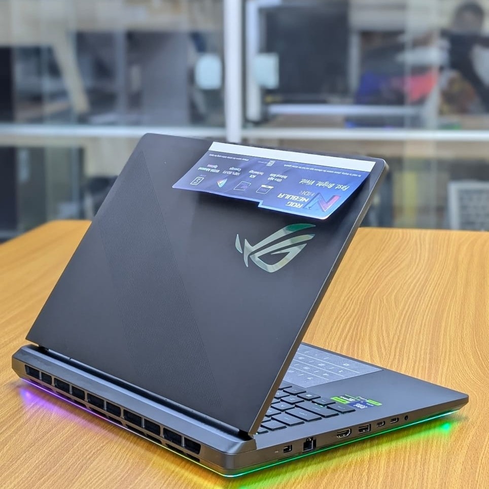 Product image thumbnail: Asus ROG Strix scar 16 2025