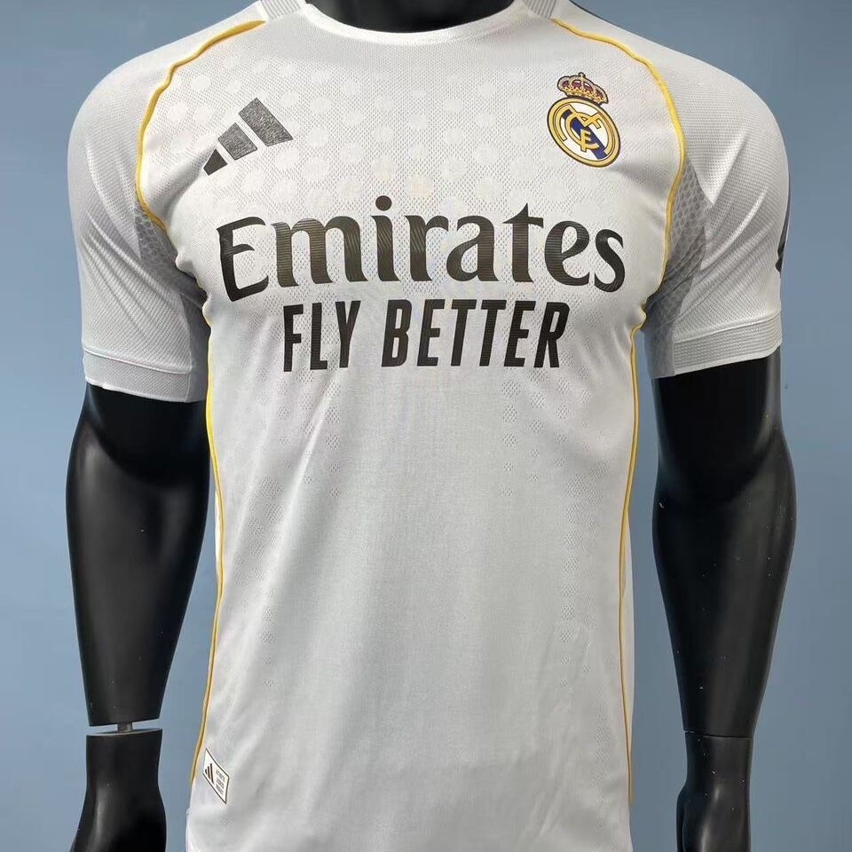 Image du produit : MAILLOT RÉAL MADRID BLANC ET NOIR 2025/2026