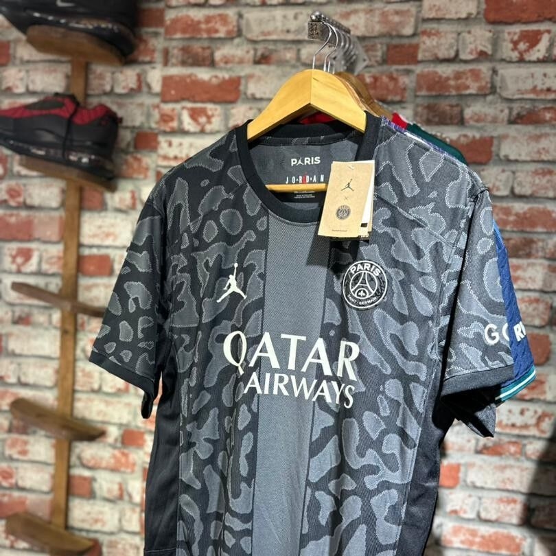 Product image thumbnail: Paris SG away jersey