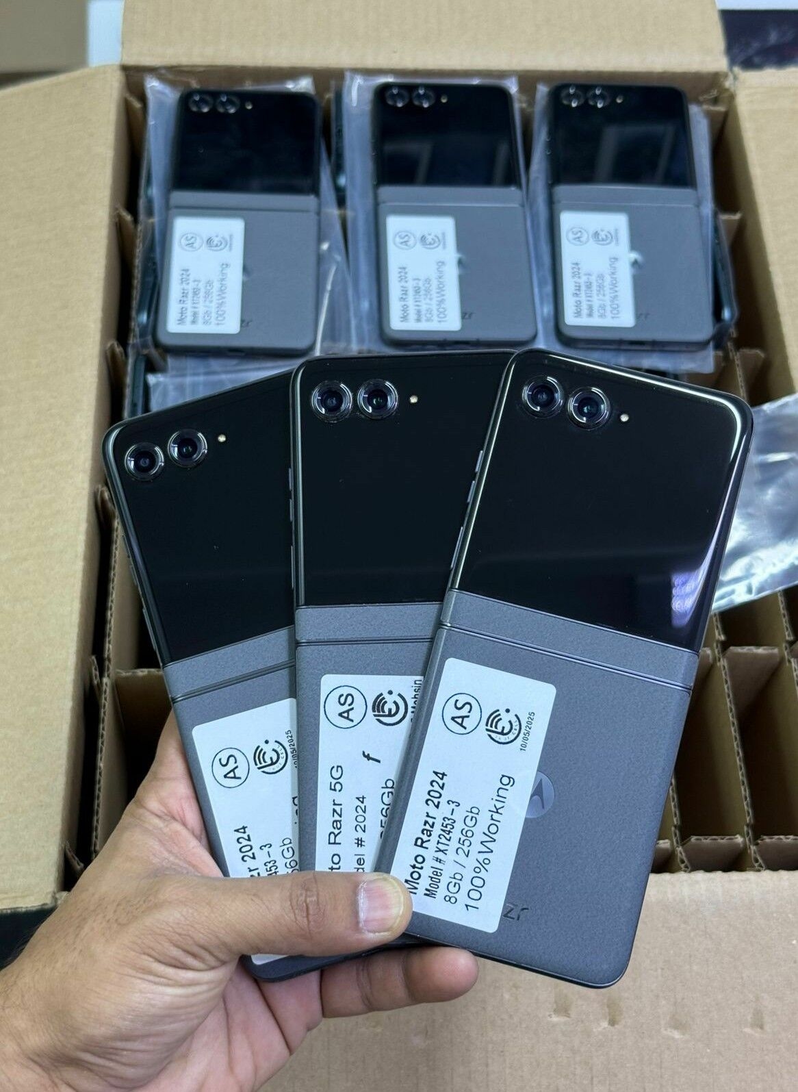 Product image thumbnail: MOTOROLA RAZR 2024 5G - 256G