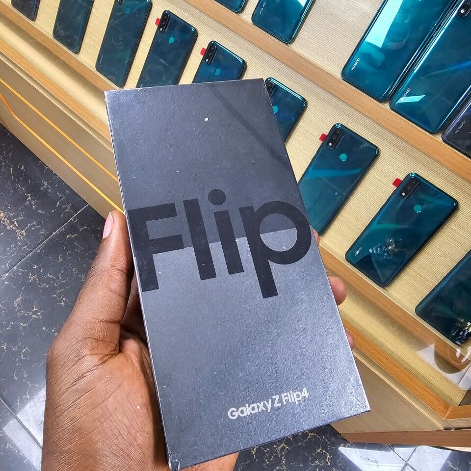 Product image thumbnail: SAMSUNG GALAXY ZFLIP4 5G 256G