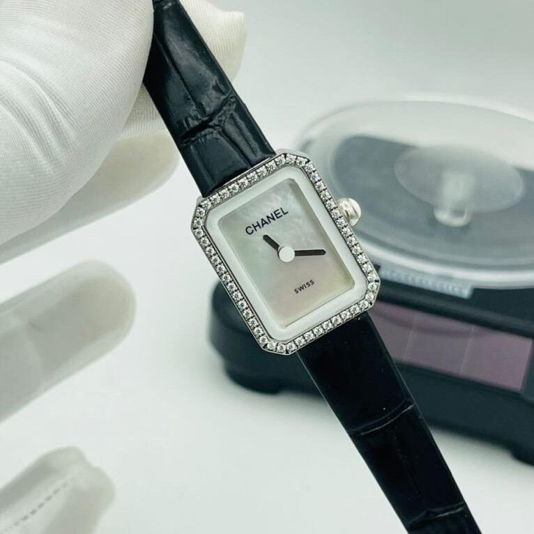 Product image thumbnail: Chanel