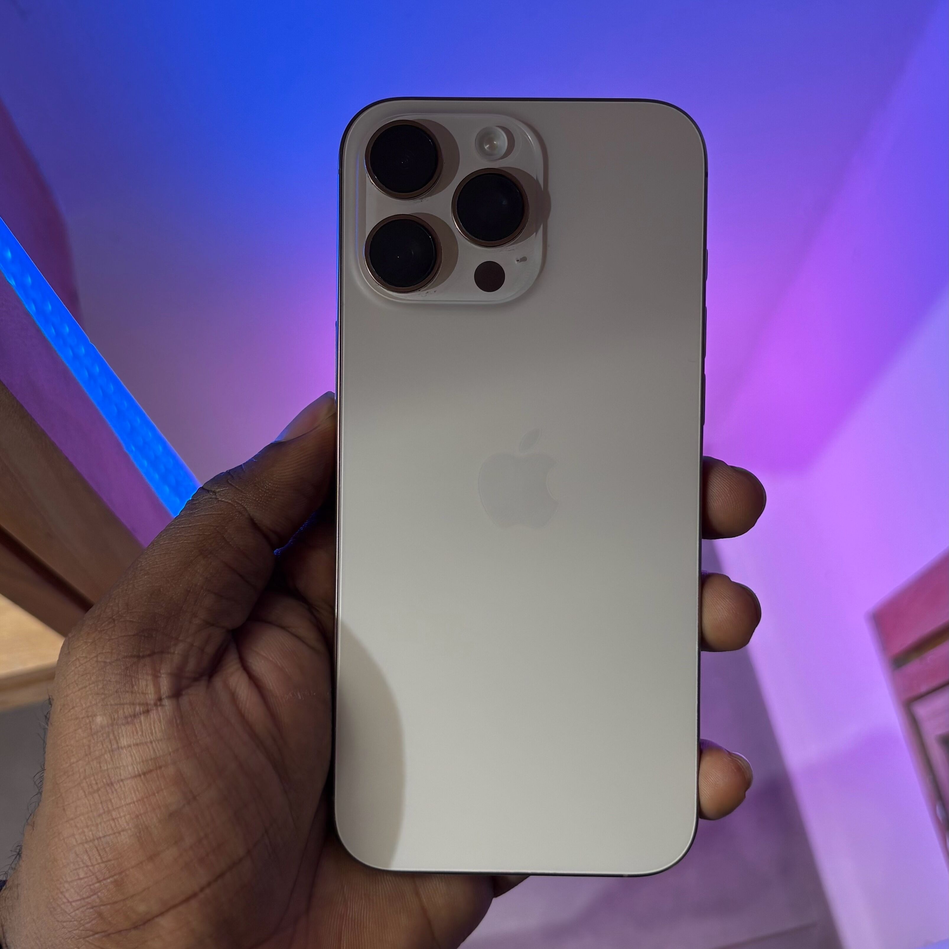 Product image thumbnail: iPhone 16 pro Max 256 gigabytes eSIM