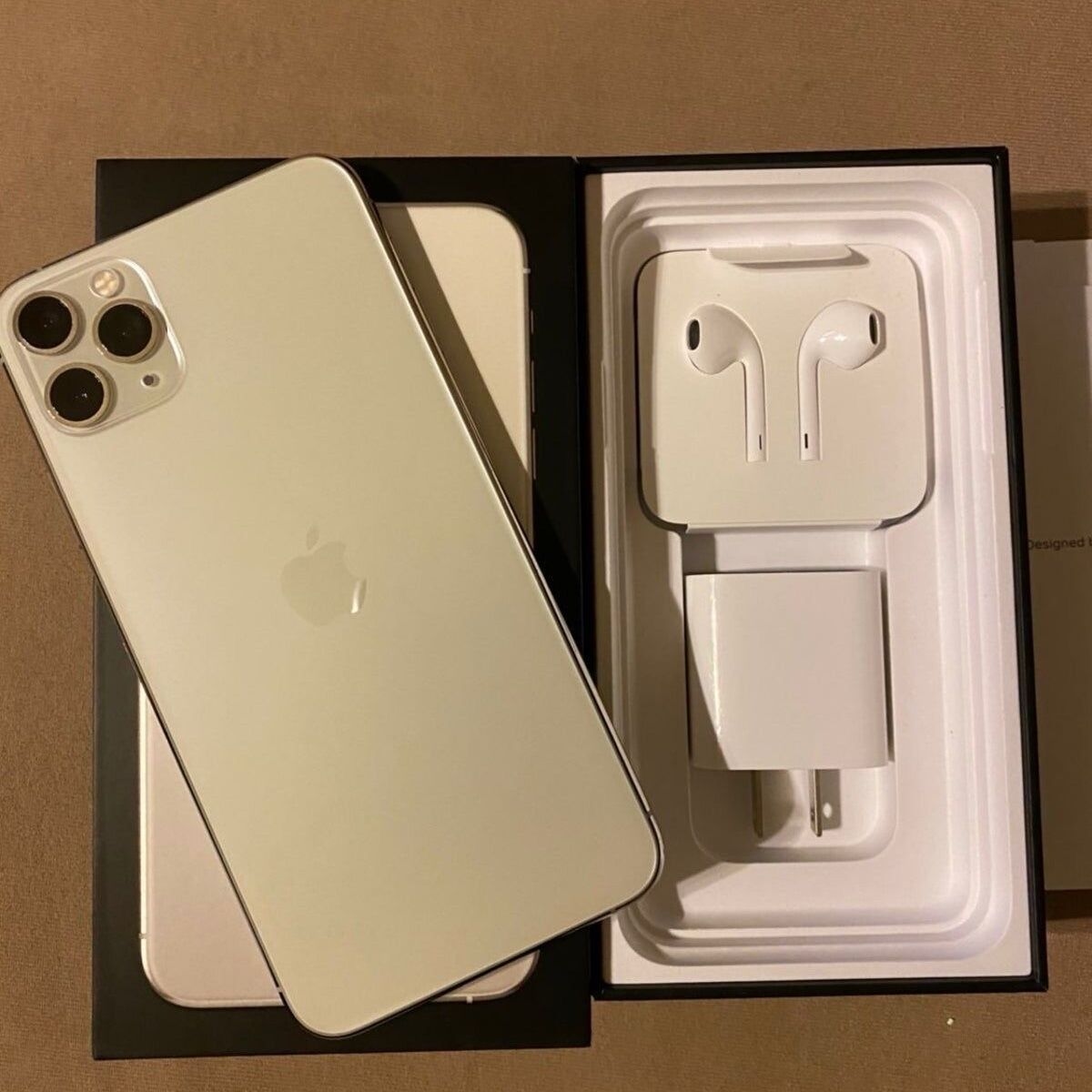 Product image thumbnail: iPhone 11 Pro Max 256 giga dual SIM