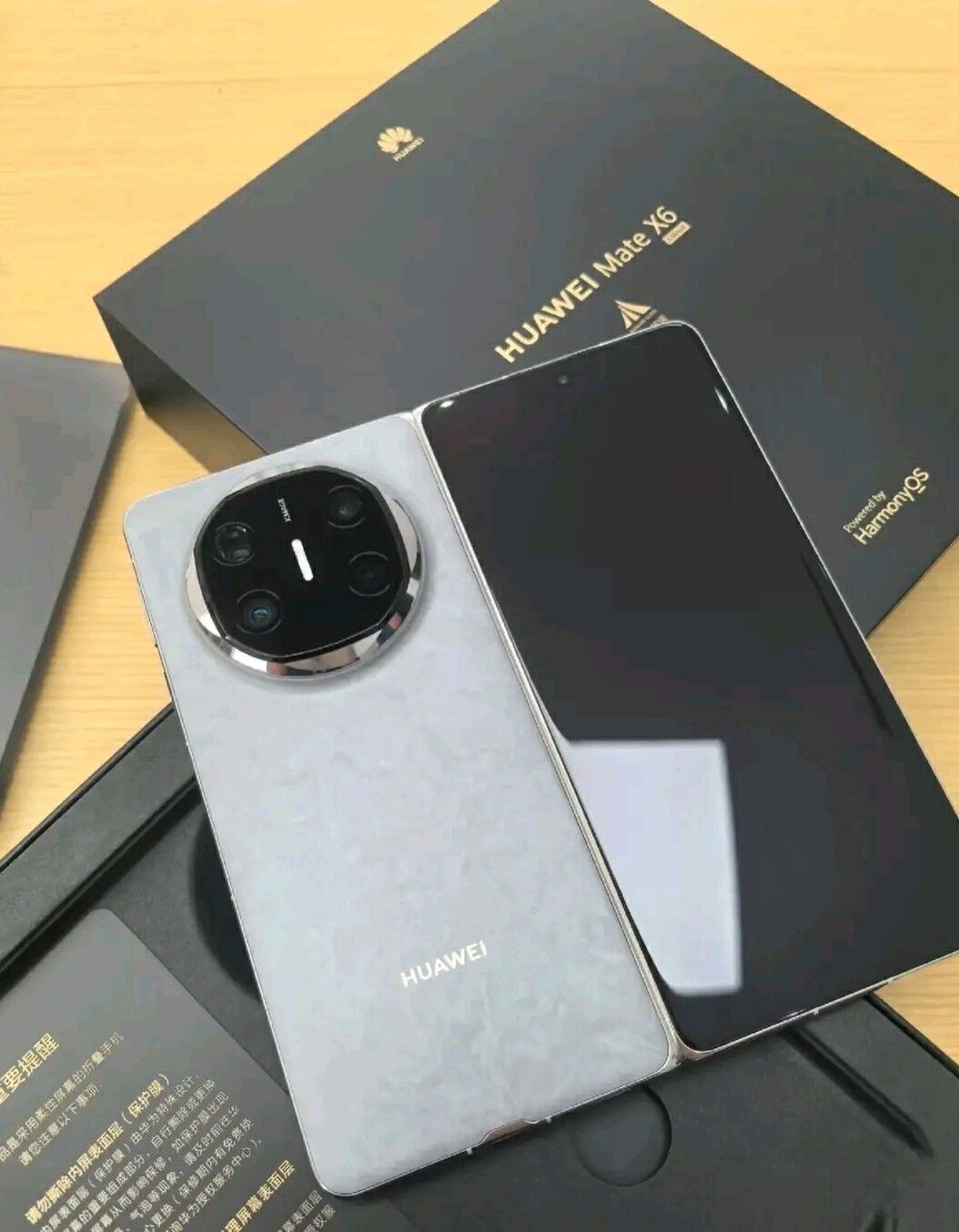 Product image thumbnail: HUAWEI MATE X6 - 512G