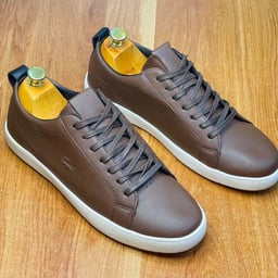 Image du produit Baskets en cuir marron pour homme avec semelle blanche