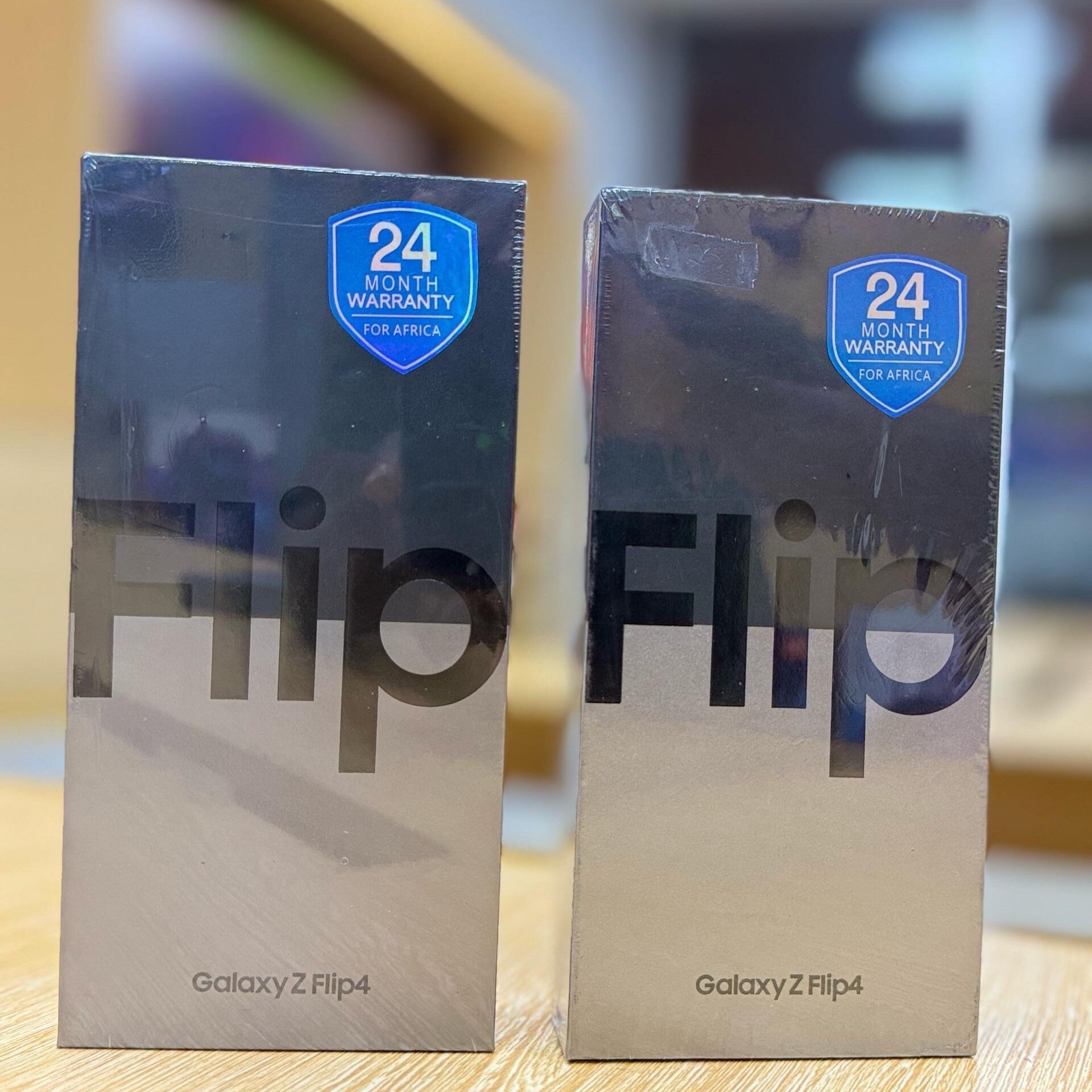 Product image thumbnail: Samsung Galaxy ZFlip 4 Sealed