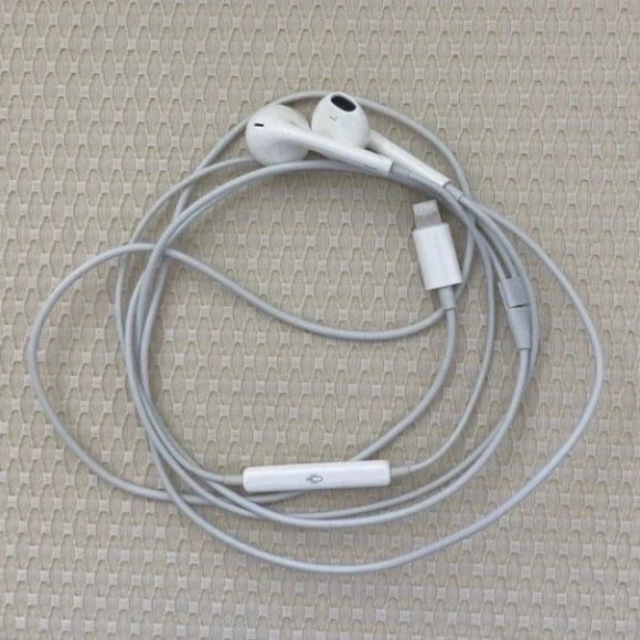 Product image thumbnail: Apple Lightning Headphones and Original Android