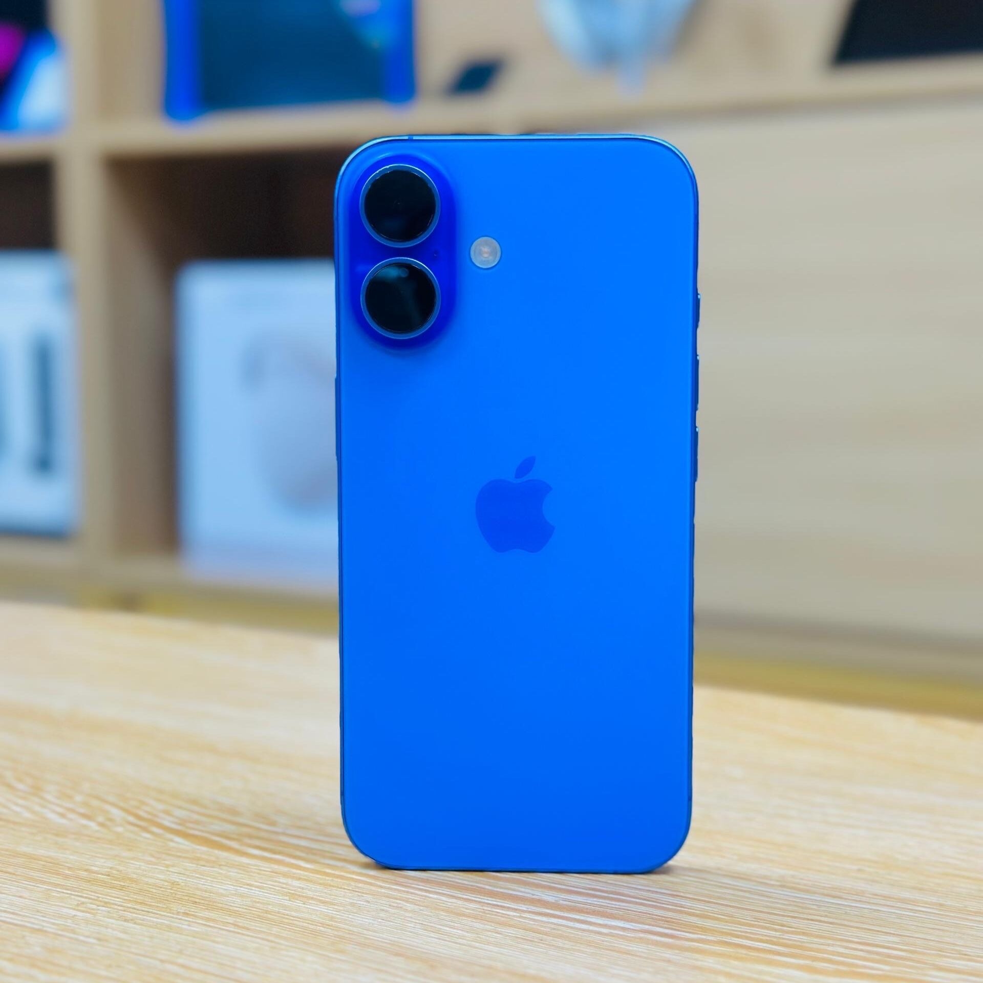 Product image thumbnail: iPhone 16 simple 128 giga open box