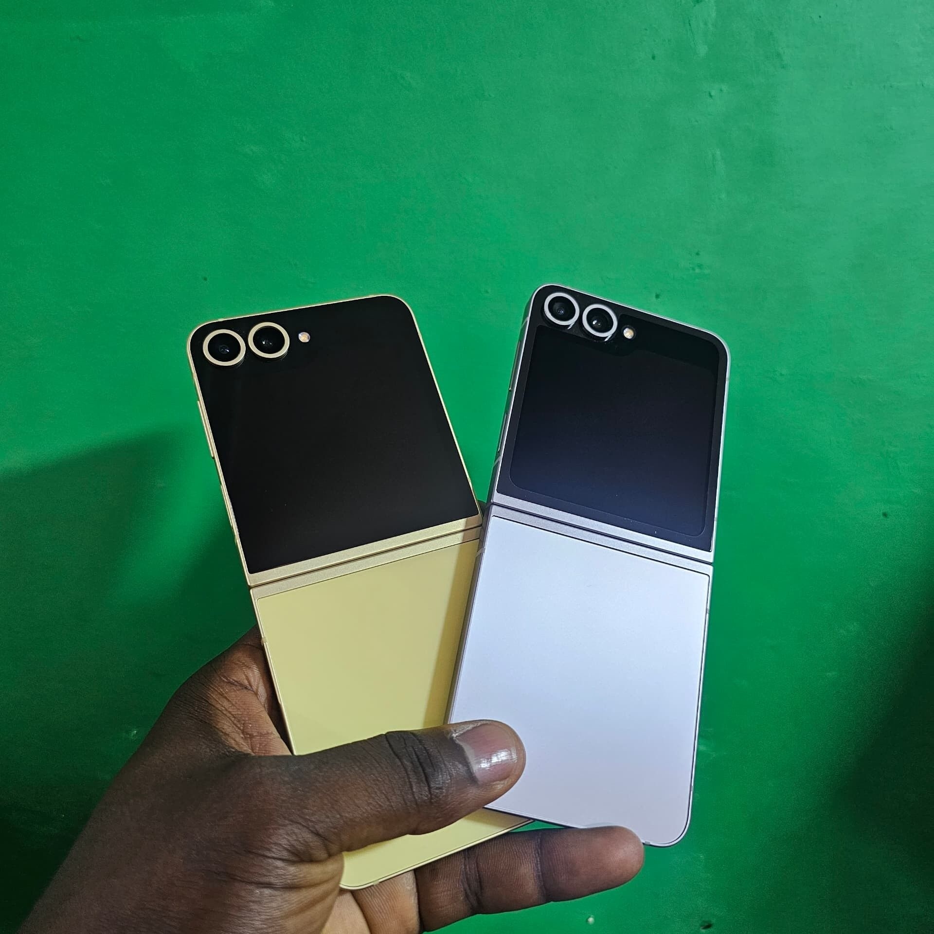 Product image thumbnail: SAMSUNG GALAXY ZFLIP6 5G 256G