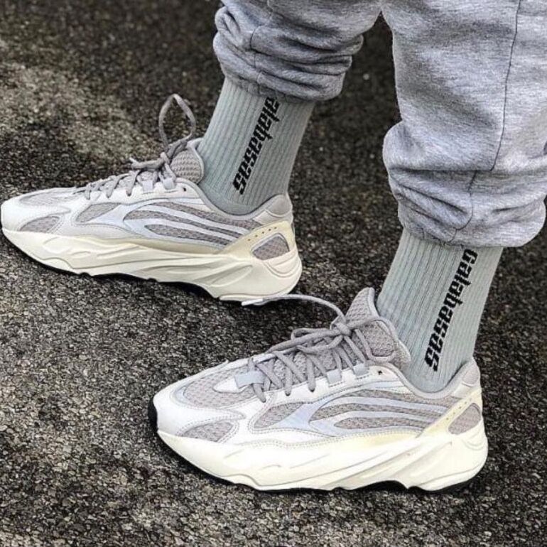 yeezy BOOST 700