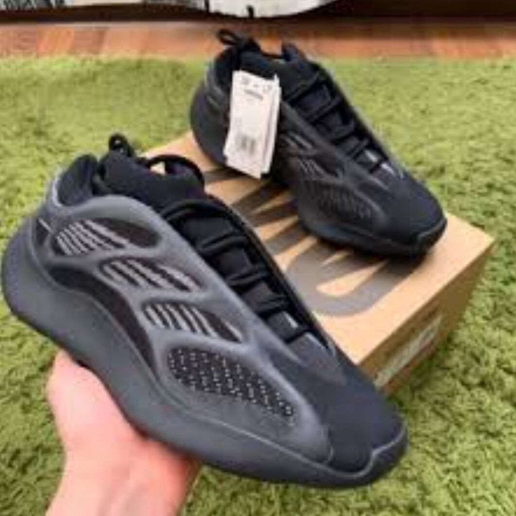 ADIDAS YEEZY 700