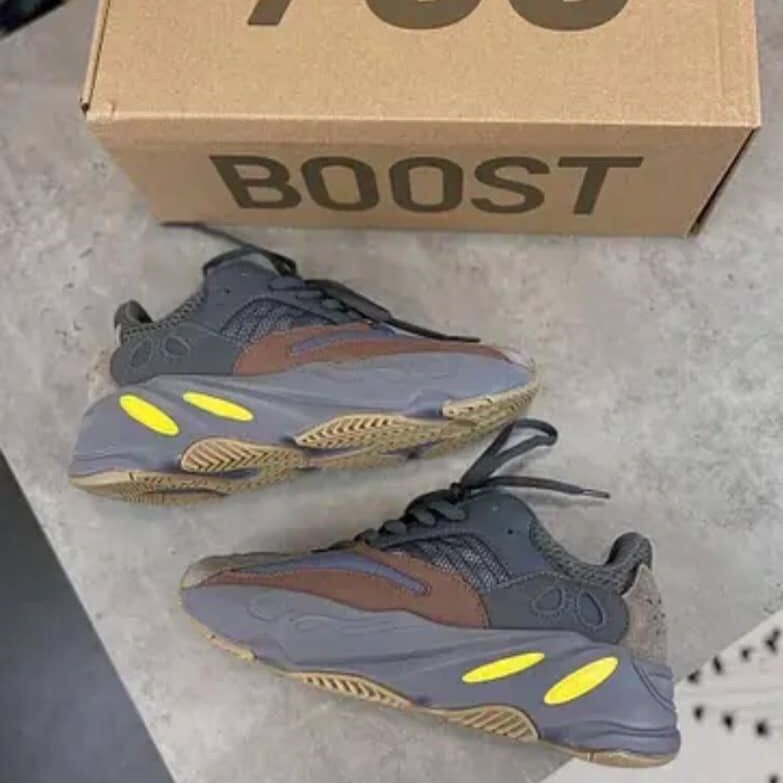 yeezy BOOST 700