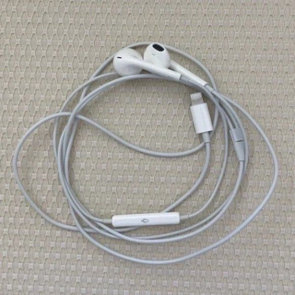 Apple Lightning Headphones and Original Android