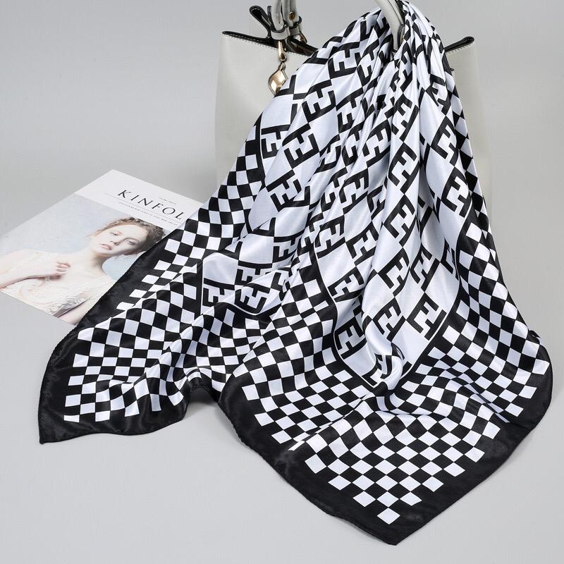 Foulard carré  en Soie