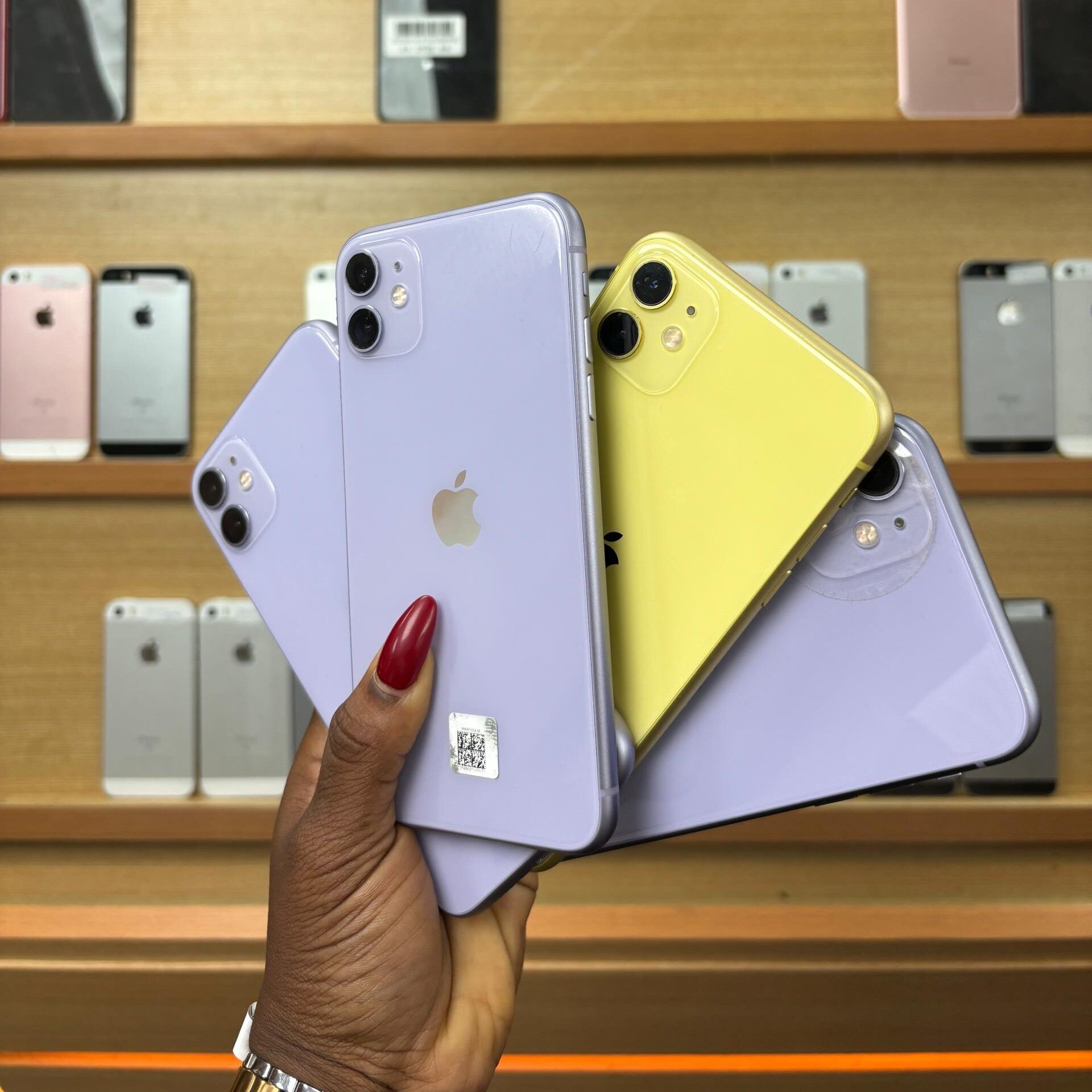 APPLE IPHONE 11 - JAUNE - GRIS - 64G