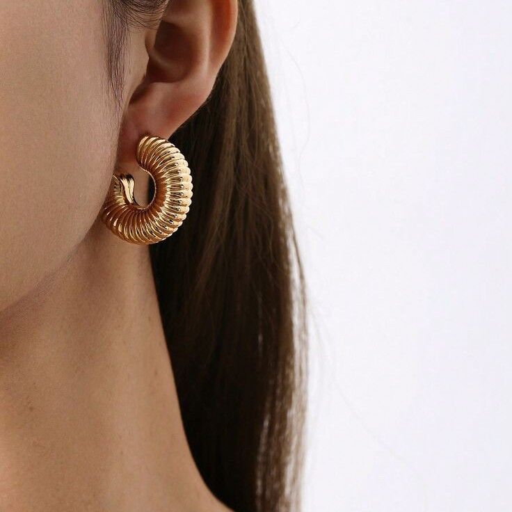 Xuping 18k Gold Plated Mini Hoop Earrings