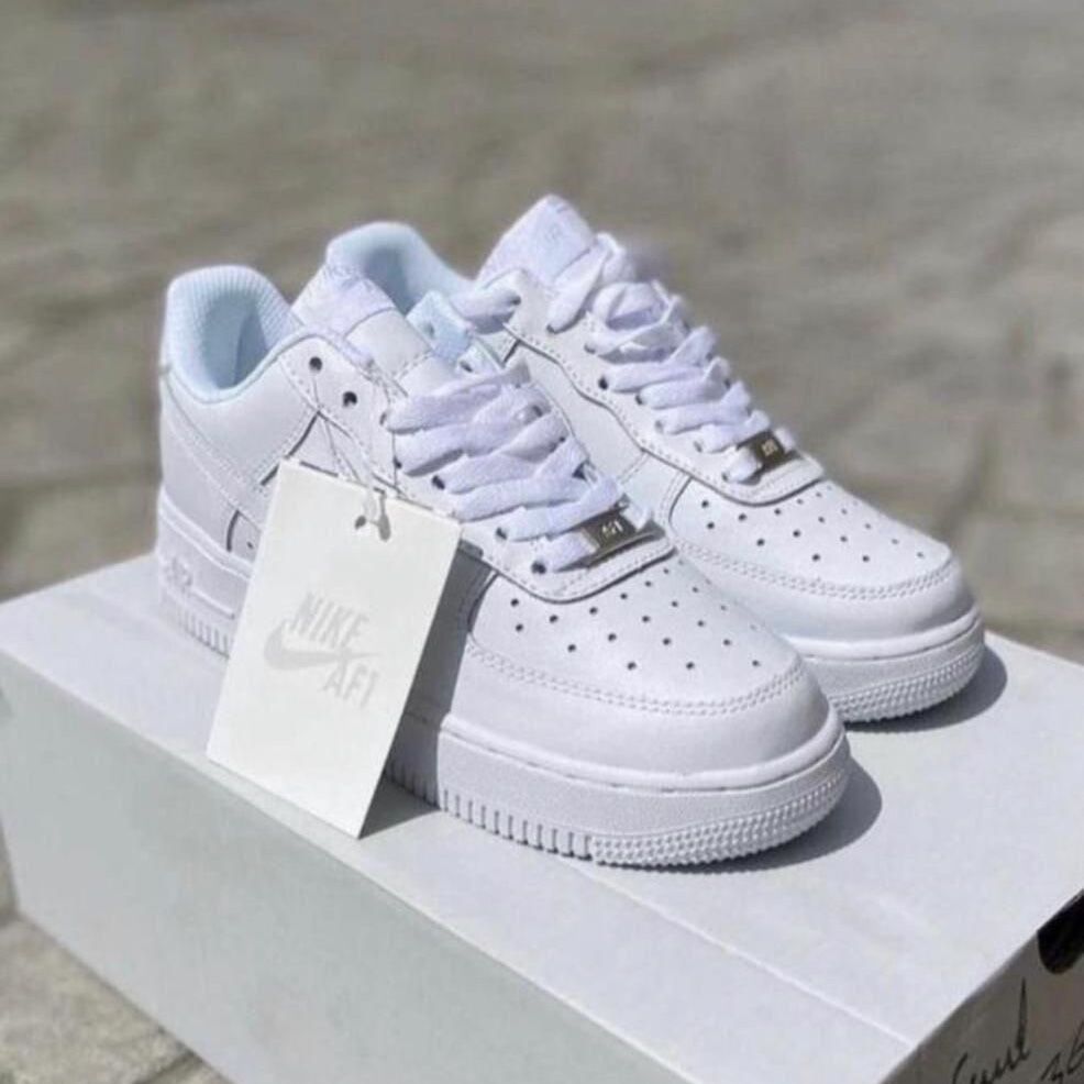 NIKE AIR FORCE 1