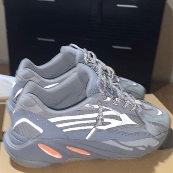 yeezy BOOST 700