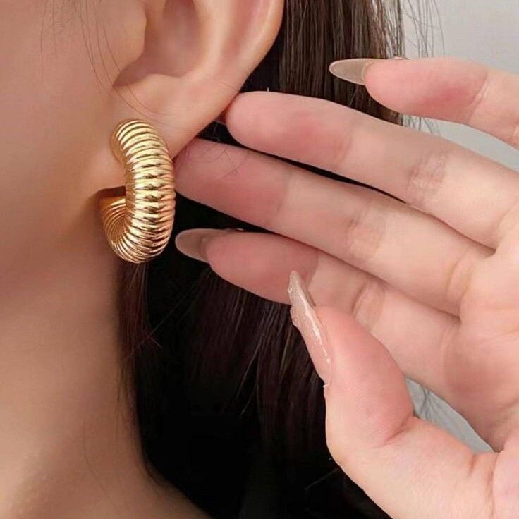 Xuping 18k Gold Plated Mini Hoop Earrings