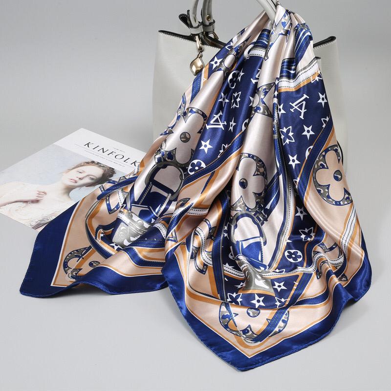 Foulard carré  en Soie