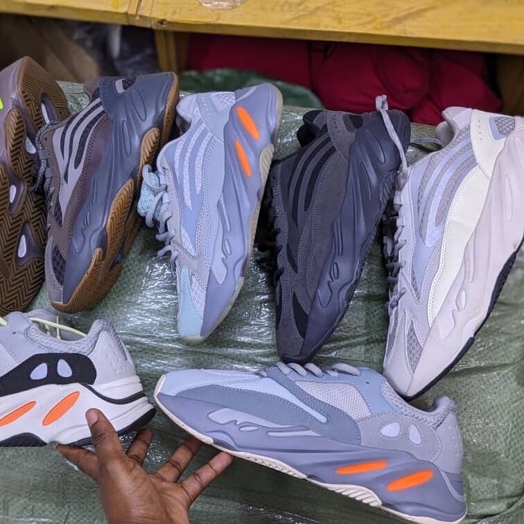 yeezy BOOST 700