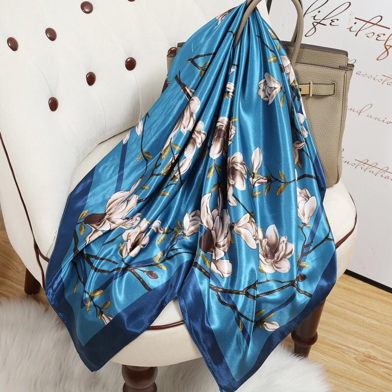 Foulard carré  en Soie