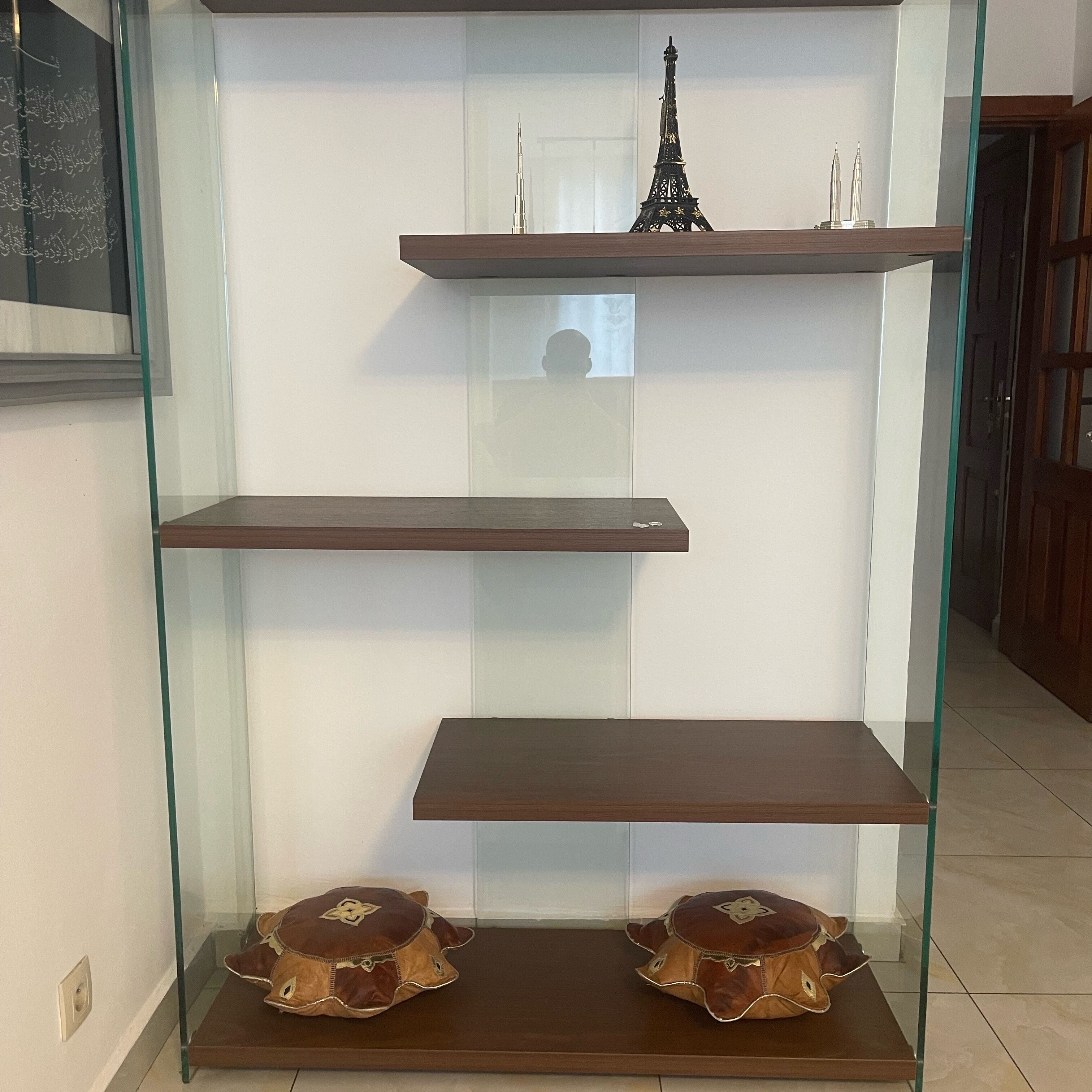 Etagère en verre en bois