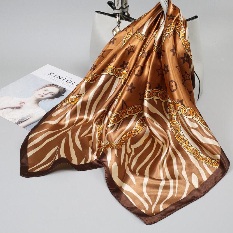 Foulard carré  en Soie