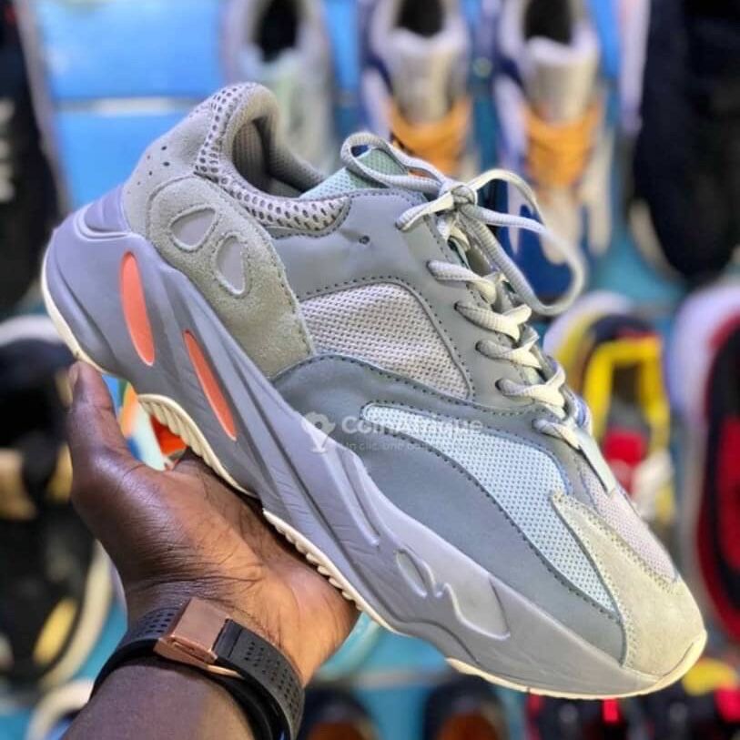 yeezy BOOST 700